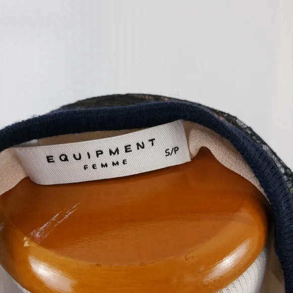 Equipment Femme Wool Sweater Pearl Lace Back Sweater Navy Blue size Small - Picture 7 of 8